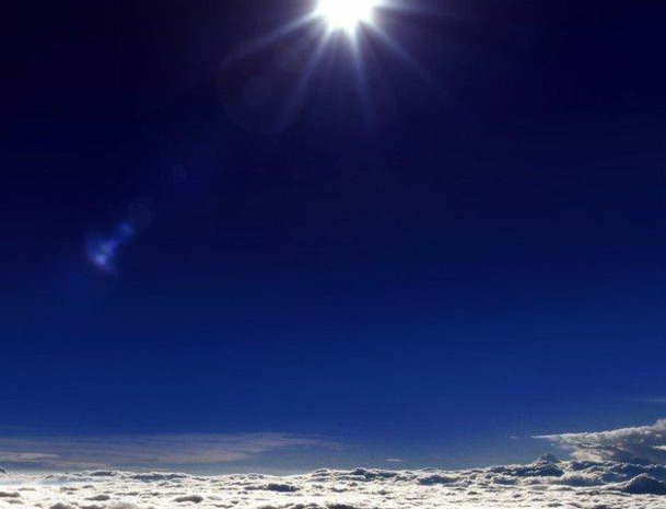星球之光，闪耀太阳蓝色背景PNG透明图片，梦幻抽象设计素材免费下载