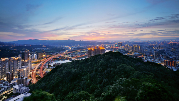 夜晚城市风景高清PNG透明图，摄影背景元素设计素材下载