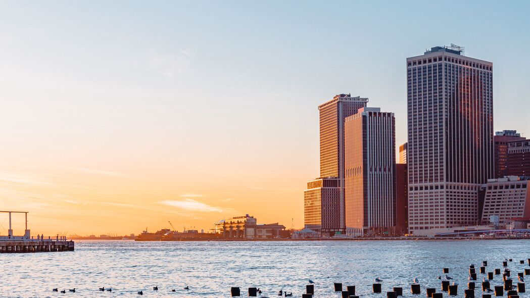 城市风光，河流映建筑，阳光洒满屏，超清4K壁纸，3840x2160高清下载