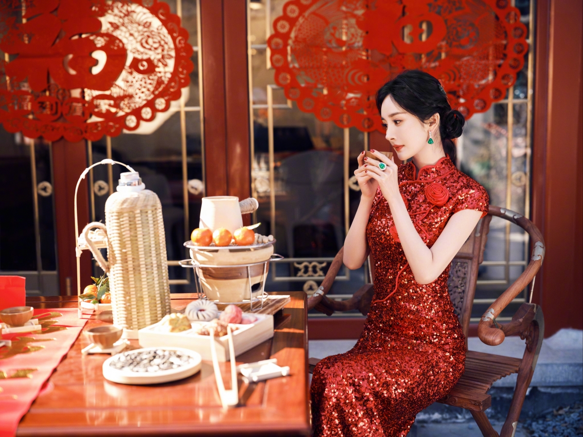 新年韵味，杨幂穿红色裙子展现喜庆风采，高清4K美女壁纸，尺寸4193x3145，免费下载