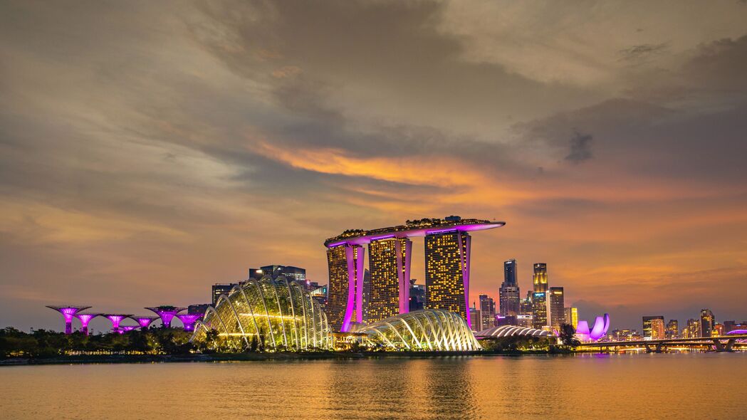 现代建筑发光之美，4K高清壁纸，3840x2160极致画质，免费下载