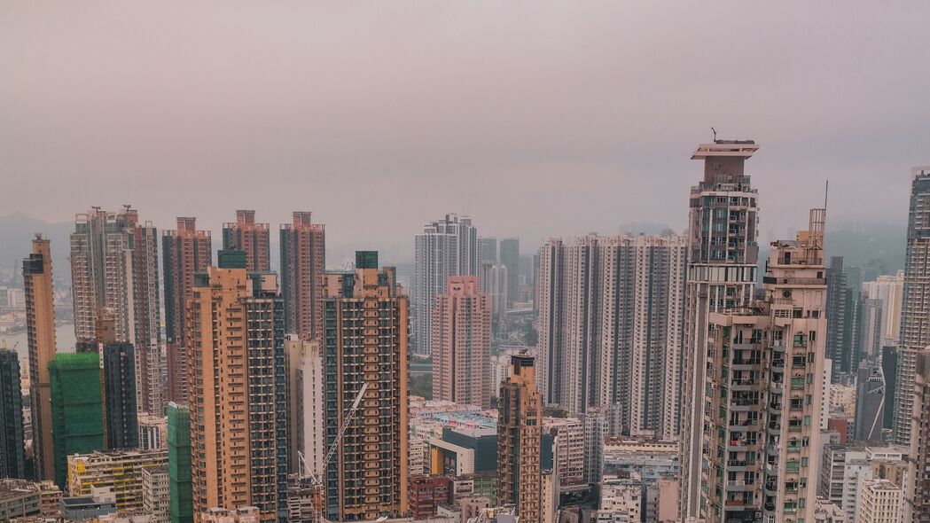 城市摩天大楼雾中景，4K超清壁纸，3840x2160高清下载