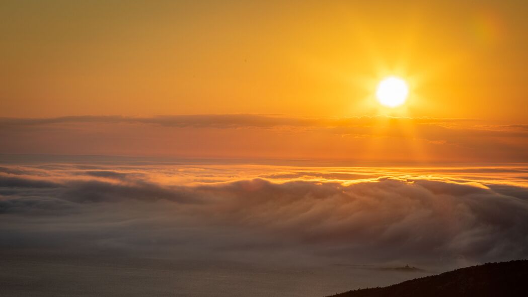 太阳日落云雾美景，精选4K高清壁纸，3840x2160分辨率，免费下载