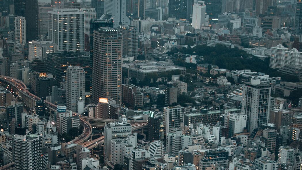城市夜景，璀璨道路灯光4K壁纸，3840x2160高清背景图片下载