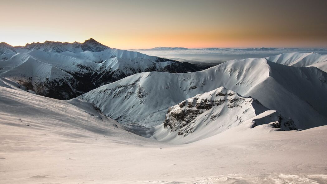 山脉雪景，阳光洒落，绝美4K壁纸，3840x2160高清风景图片下载