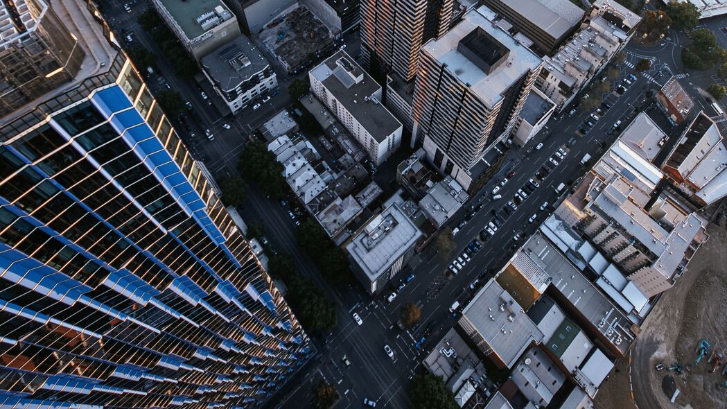 城市鸟瞰，摩天大楼与街道美景，4K超高清壁纸下载（3840x2160）