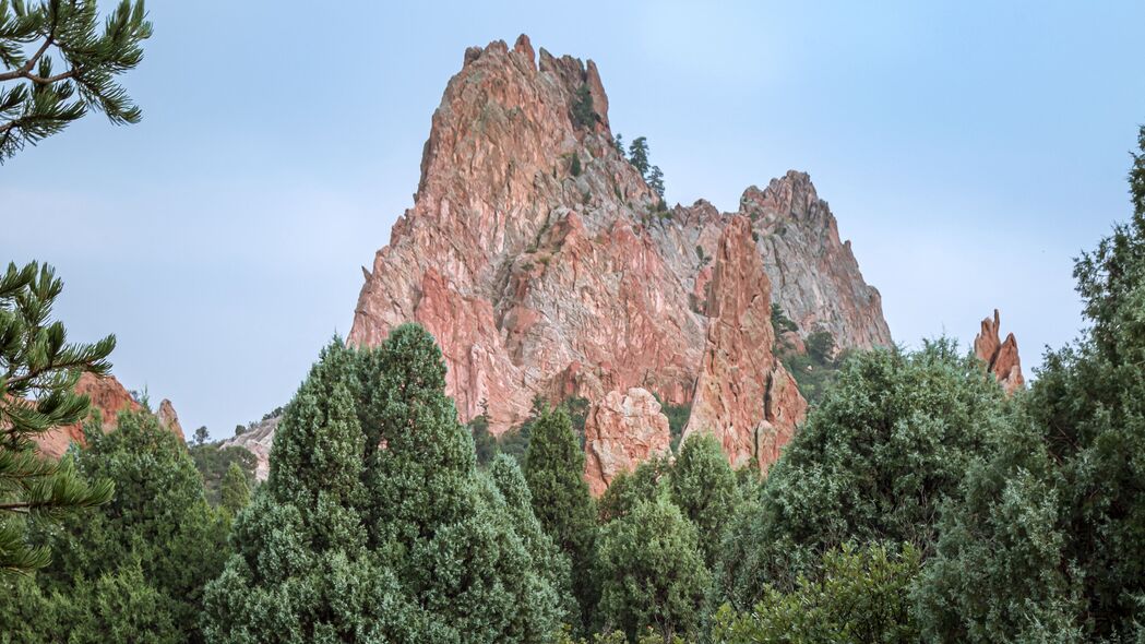 4K自然风景壁纸，山峦树木石头美景，高清3840x2160下载