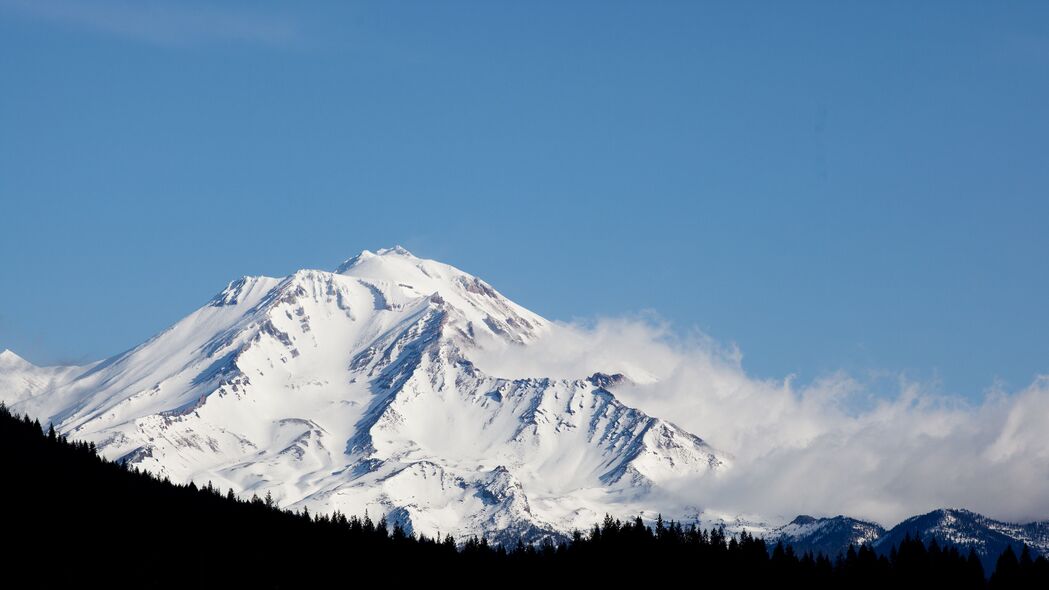 山脉雾雪奇景，高清4K雪地壁纸，3840x2160分辨率免费下载