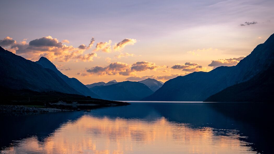 山脉湖泊映夕阳，海岸地平线风光，4K高清壁纸下载（3840x2160）