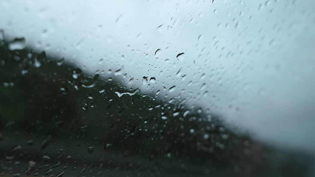 高清微距雨滴玻璃4K壁纸，3840x2160超清背景图片下载