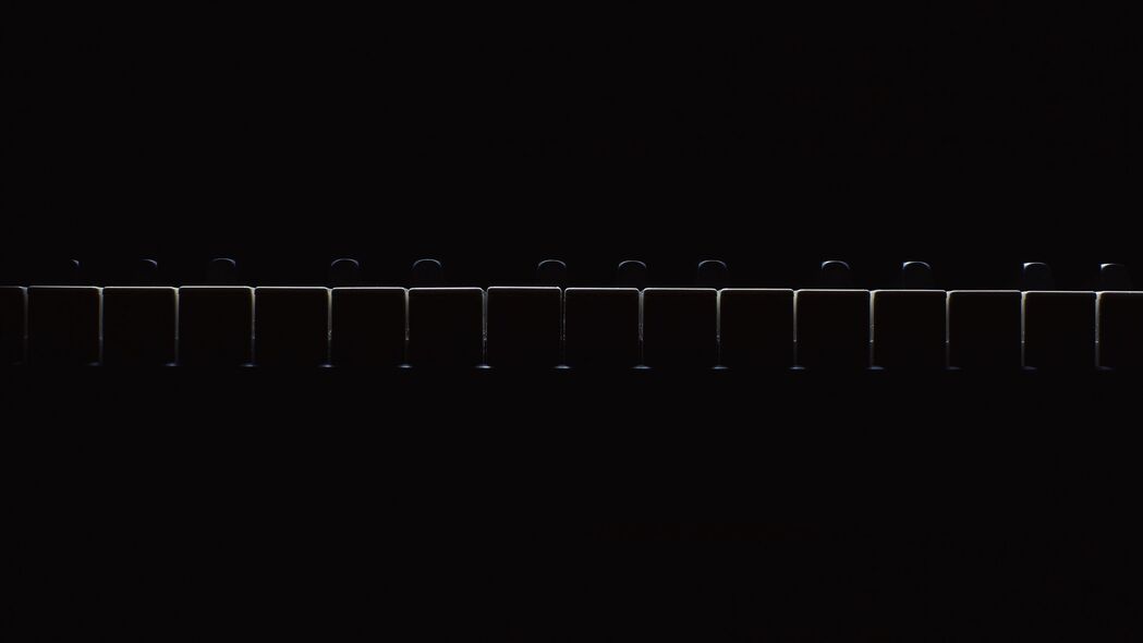 钢琴之夜，深色黑色系4K超清壁纸，3840x2160高清大图免费下载