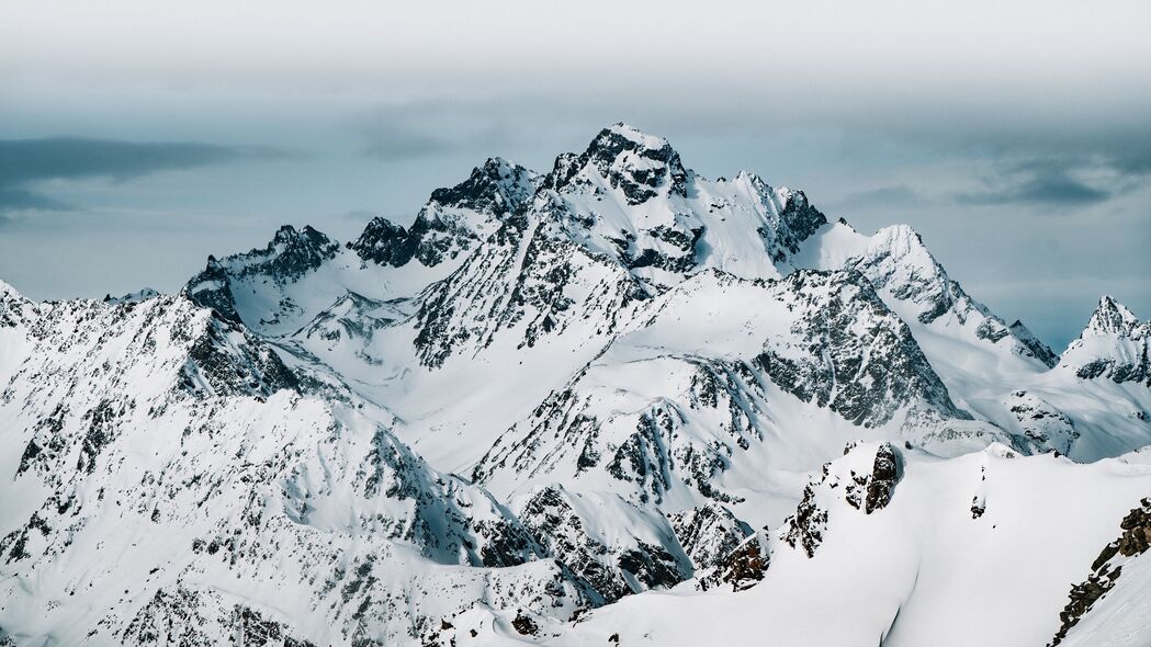 山峰雪景，绝美冬季风光，4K超高清壁纸下载（3840x2160）