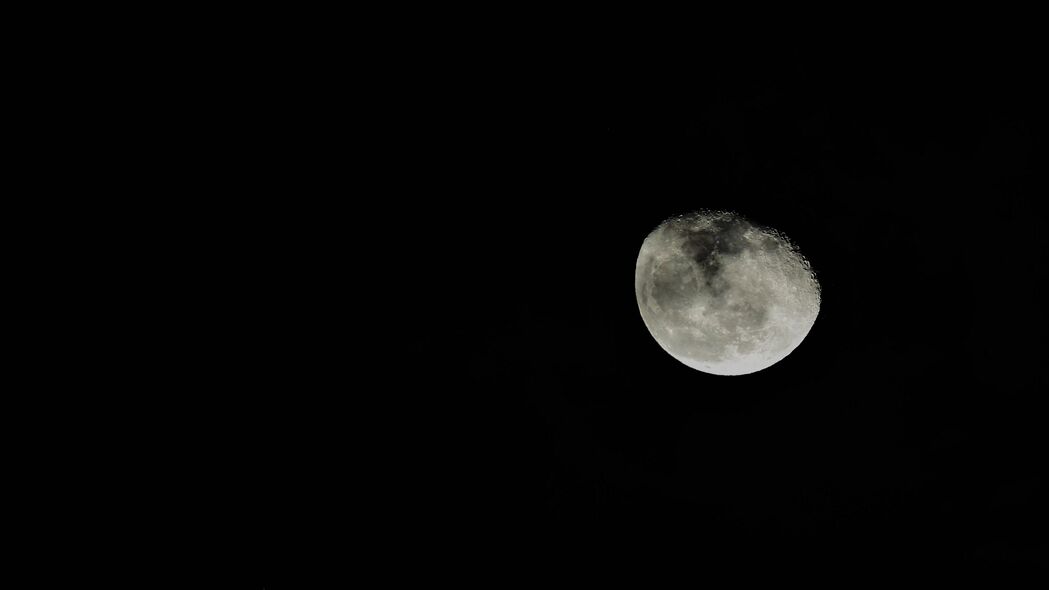 4K高清壁纸，黑色太空夜晚，月亮辉映，3840x2160超高清背景图片免费下载