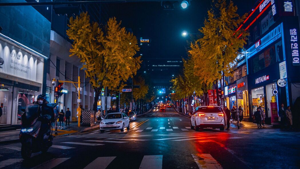 街道夜景，霓虹灯标记点缀的4K高清壁纸（3840x2160）下载