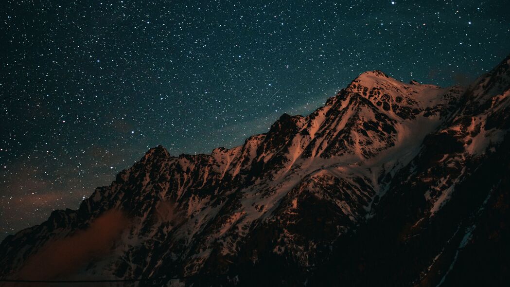 山脉星空之美，夜间4K高清壁纸，3840x2160分辨率，风景如画，一键下载