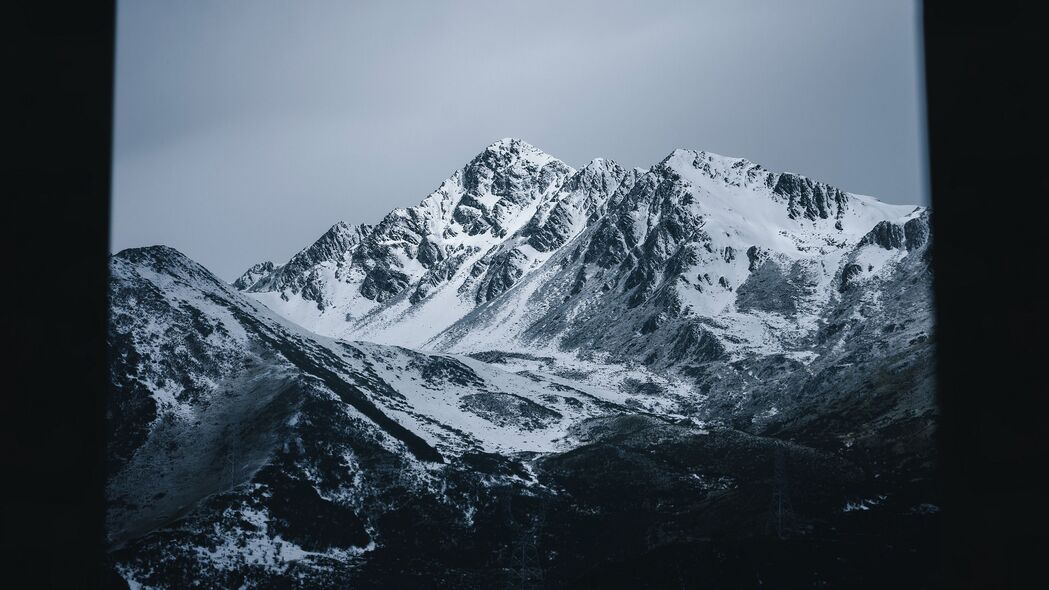 绝美山脉雪景4K壁纸，高清山峰岩石风光，3840x2160超清下载