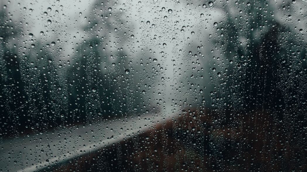 玻璃水滴表面雨水效果，绝美4K壁纸，3840x2160高清背景图片免费下载