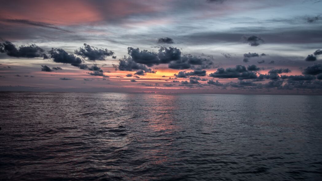 海地平线黄昏美景，水云交融4K壁纸，高清3840x2160大图下载