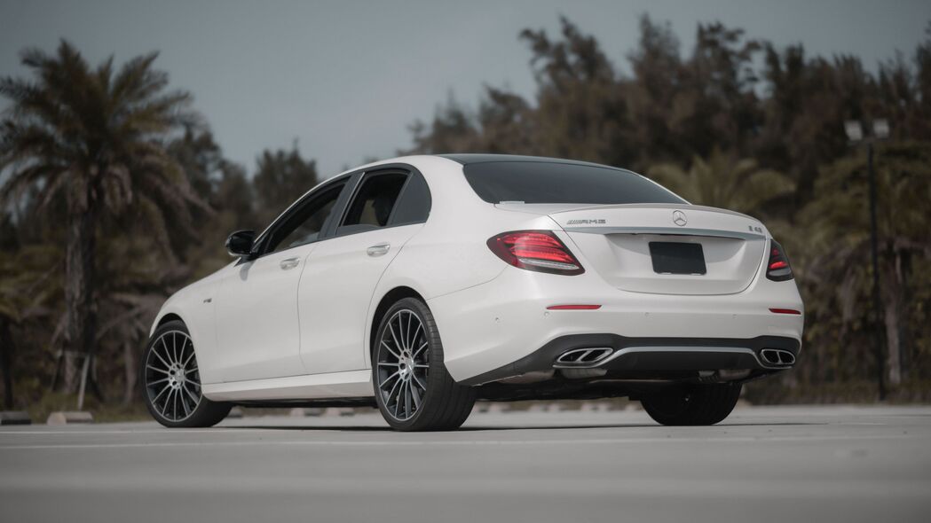 奔驰AMG E43，超清4K汽车壁纸，3840x2160高清大图下载