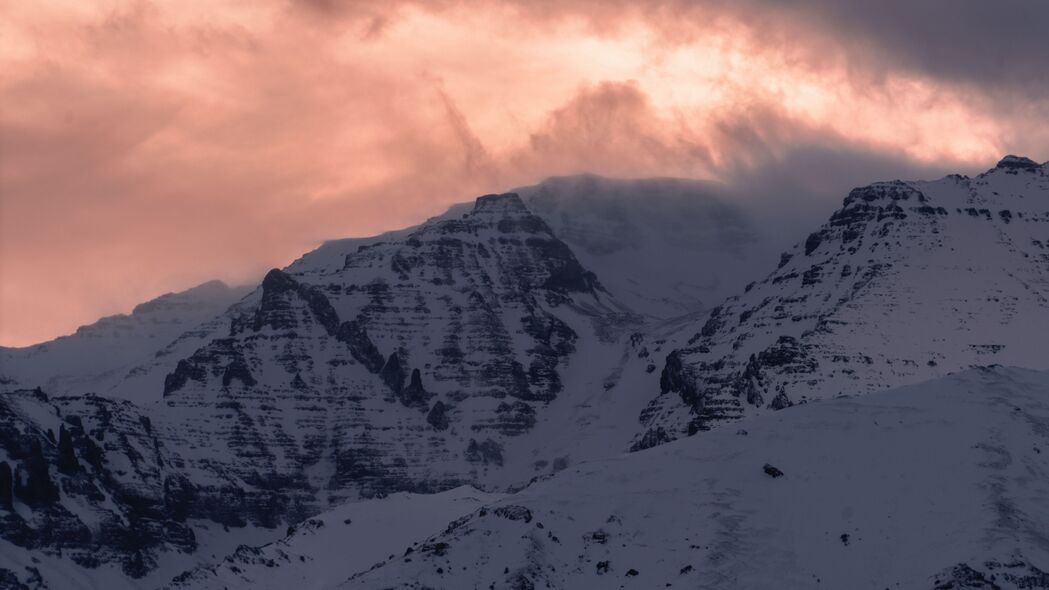 山脉之巅，粉红雪景4K超清壁纸，3840x2160高清下载