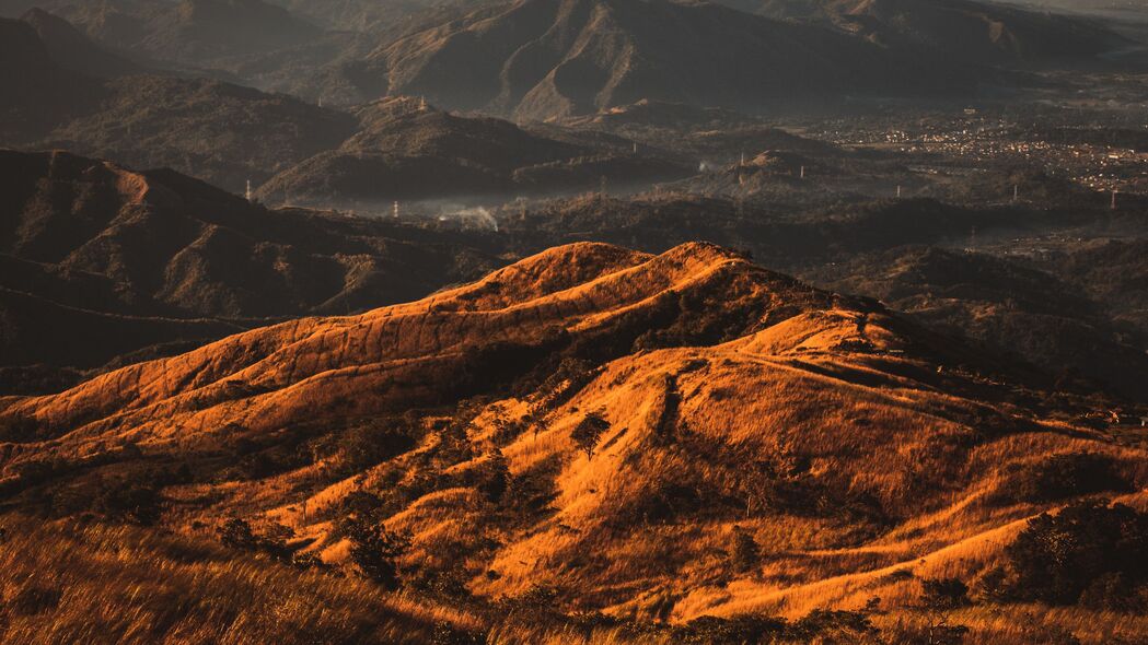 山脉丘陵雾景，绝美4K高清壁纸，3840x2160分辨率下载