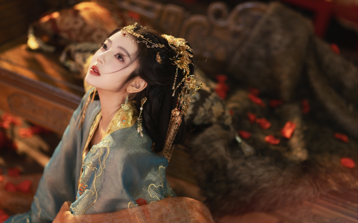 古风美女何瑞贤惊艳亮相，绝美4K高清壁纸，3840x2400超清画质，一键下载尽享视觉盛宴！