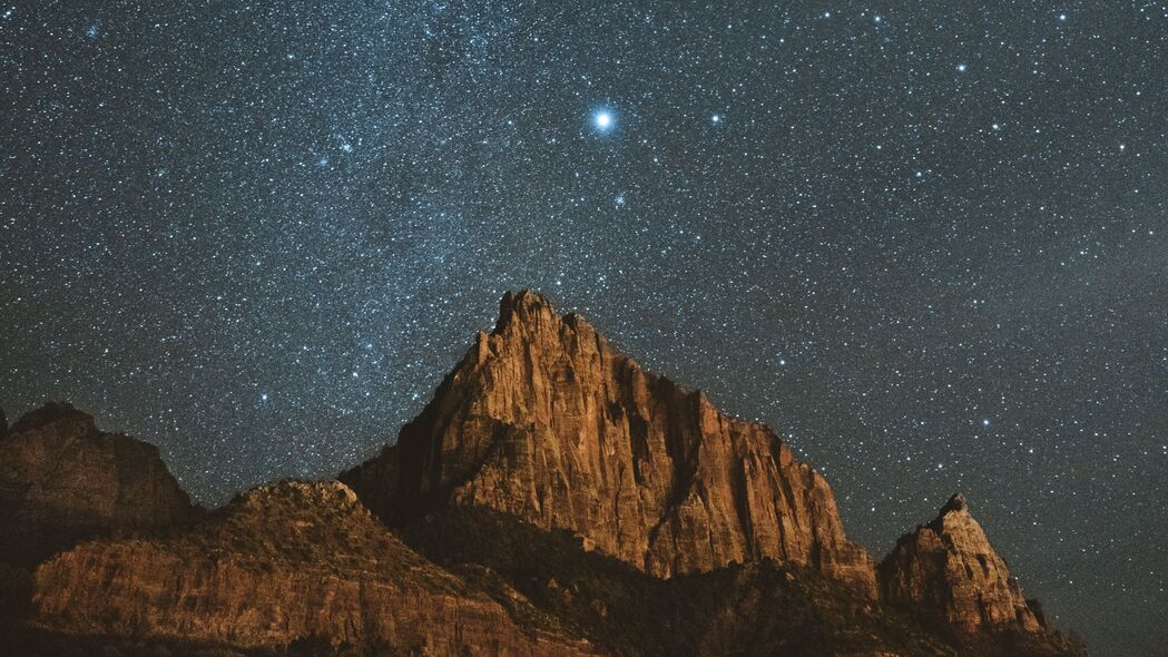 山脉星空，夜晚天空4K超清壁纸，3840x2160高清风景图片下载