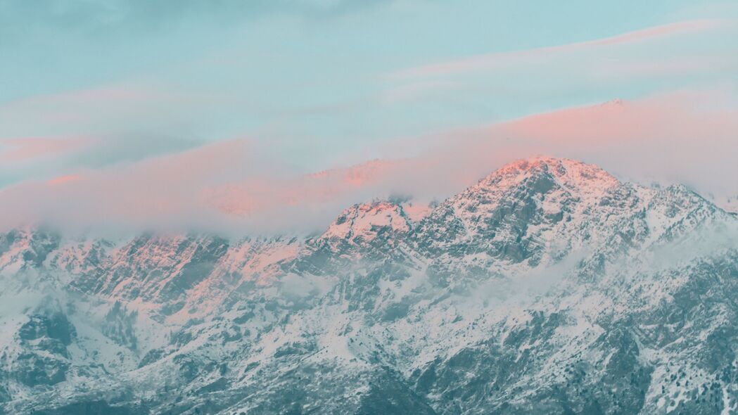 山脉雪云美景，粉红色4K高清壁纸（3840x2160）免费下载