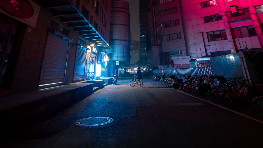 城市夜色，街道霓虹闪烁，深色4K壁纸，3840x2160高清背景图片下载
