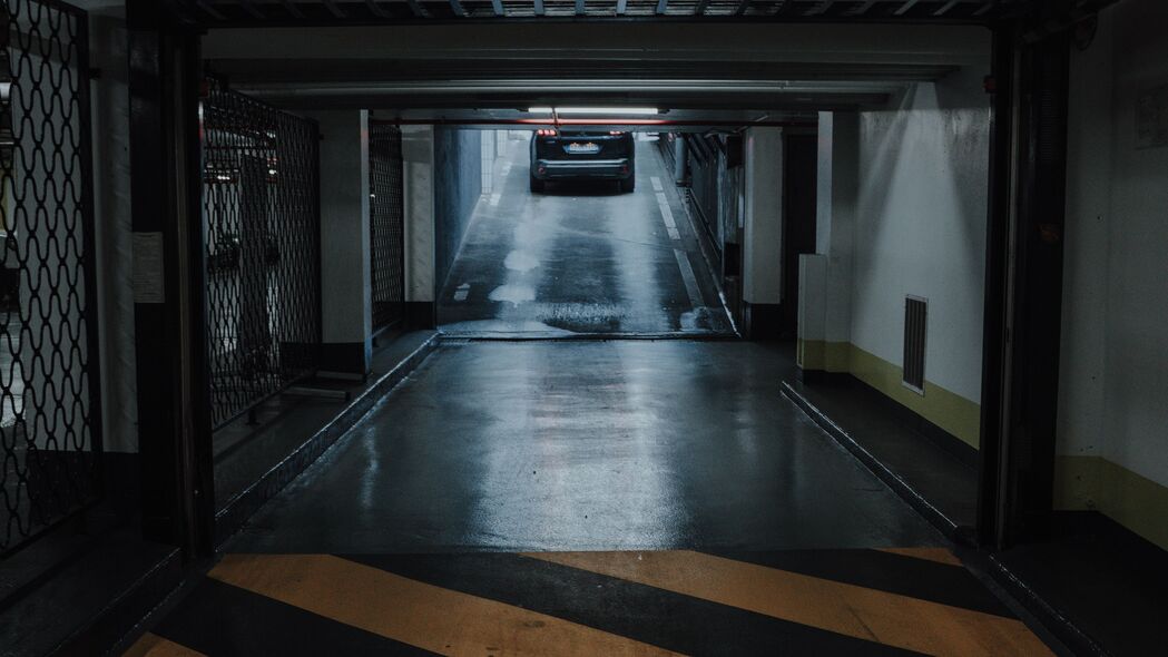 隧道走廊停车场建筑高清标记，4K超清壁纸，3840x2160分辨率，免费下载