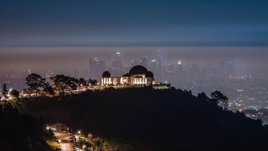 城市夜景鸟瞰，雾中建筑，4K高清壁纸3840x2160下载
