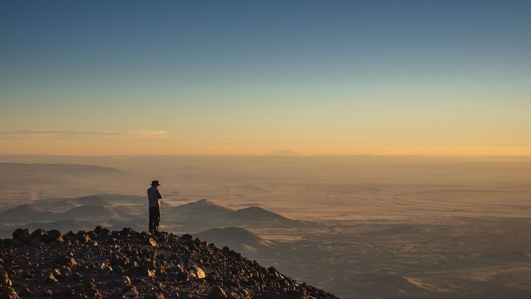 人山石头地平线美景，3840x2160超高清4K壁纸概览，一键下载！