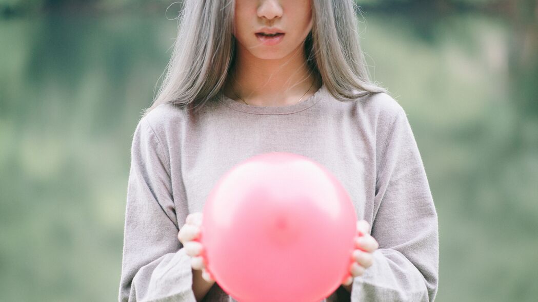 女孩与粉红气球，绝美4K壁纸，3840x2160高清背景图片下载
