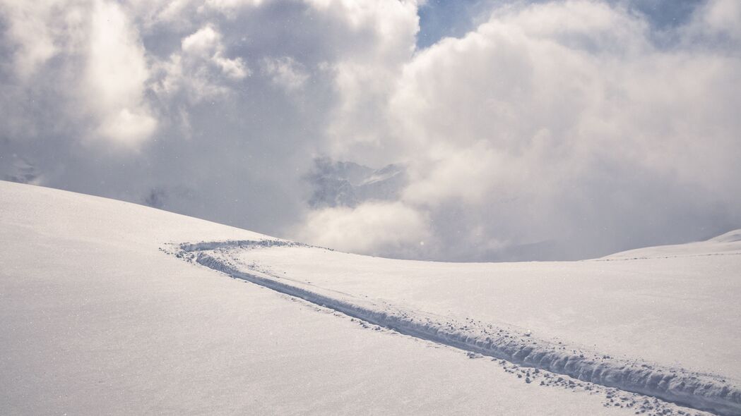 雪域之路，斜坡山丘美景 4K高清壁纸 3840x2160 下载