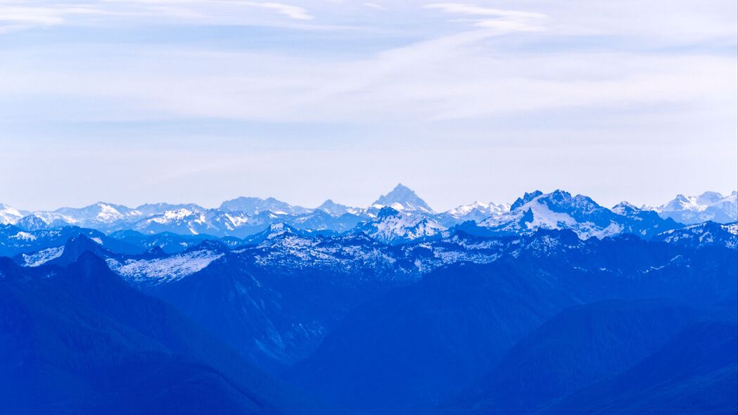 山脉雾景，雾霾中的蓝色风光，超清4K壁纸，3840x2160高清下载