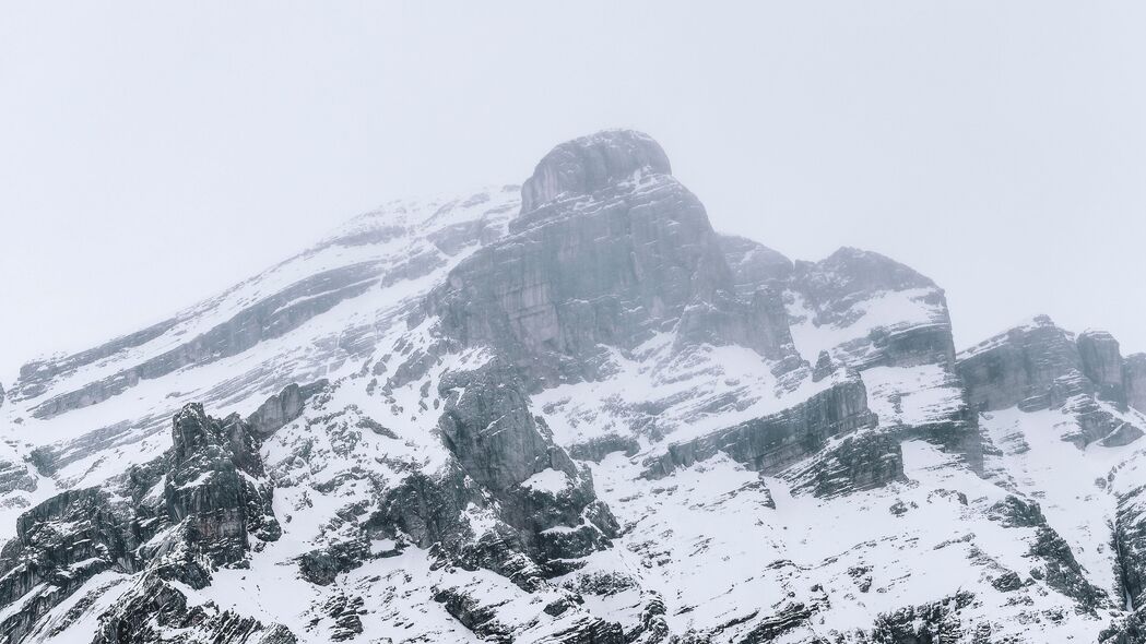 山雪冬日风光，绝美4K高清壁纸，3840x2160分辨率畅享下载