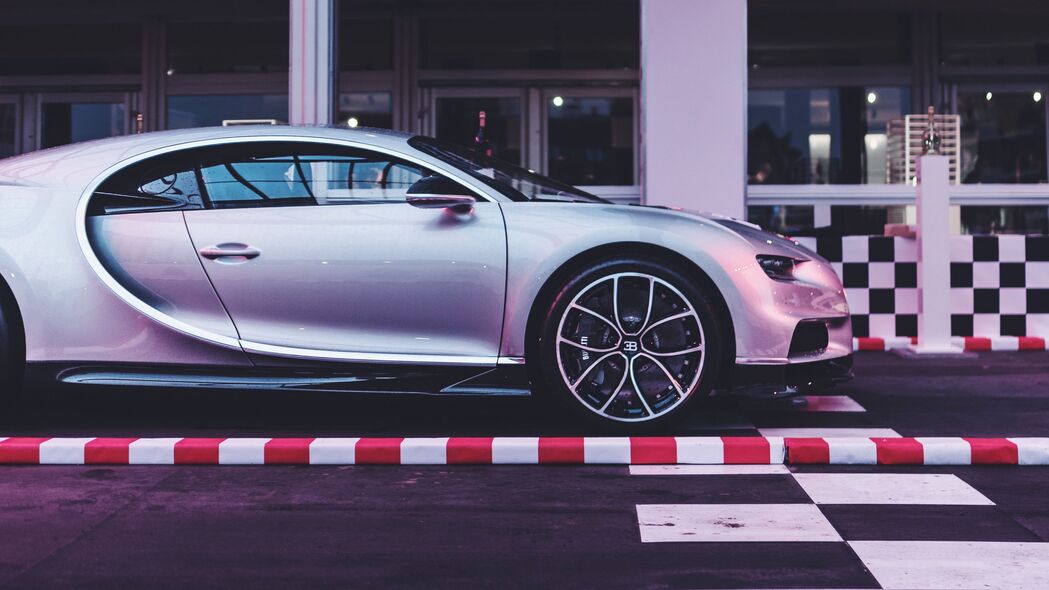 Bugatti Chiron 银色侧视图 4K高清壁纸 3840x2160 精美汽车图片下载