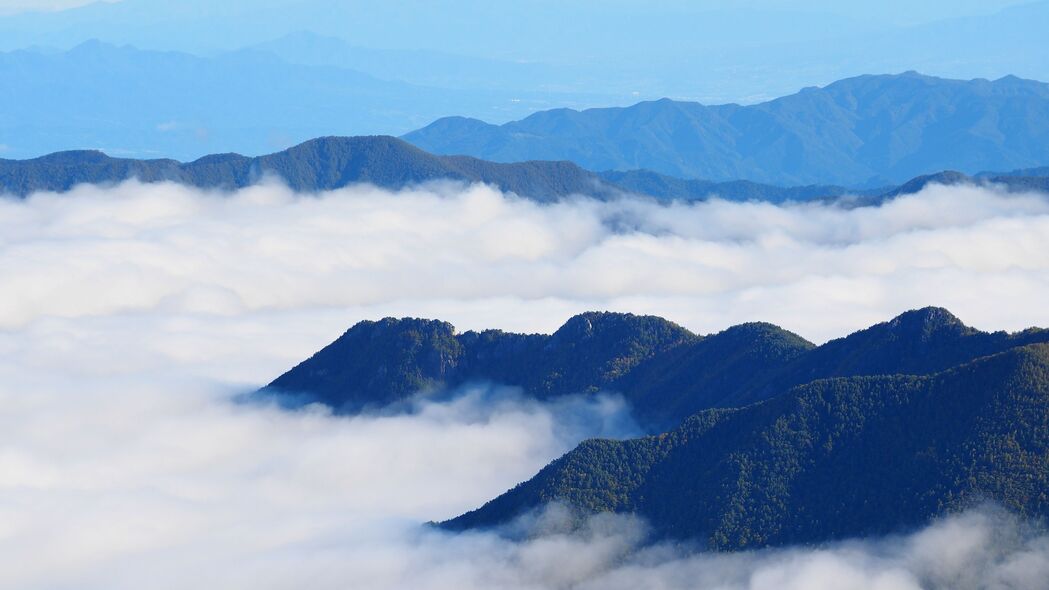 壮丽山脉鸟瞰，高清4K峰景壁纸，3840x2160超清下载