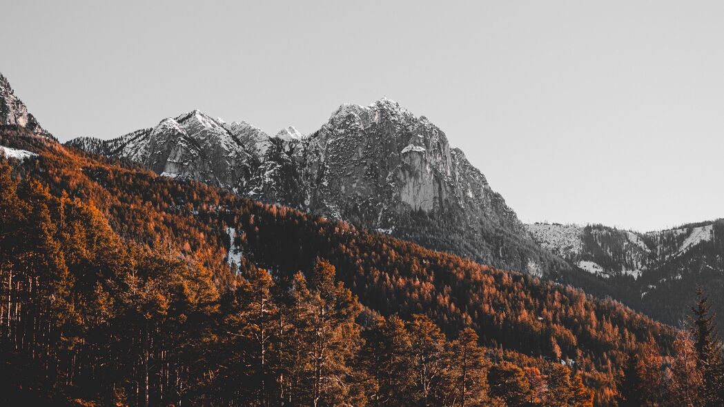 山峰雪景4K高清壁纸，绝美风景，3840x2160分辨率，下载畅享