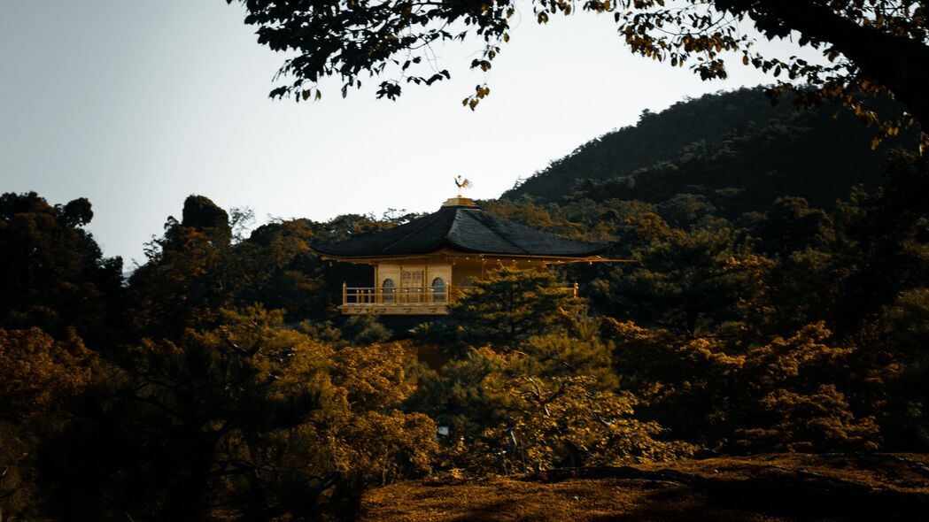 4K超清自然风景壁纸，宝塔、寺庙、树木与山丘之美，3840x2160高清下载