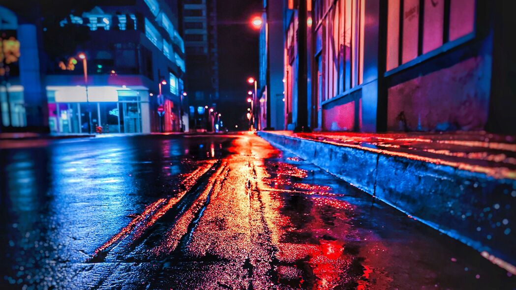 夜晚街道潮湿气息，霓虹灯下的城市魅力，4K高清壁纸3840x2160下载