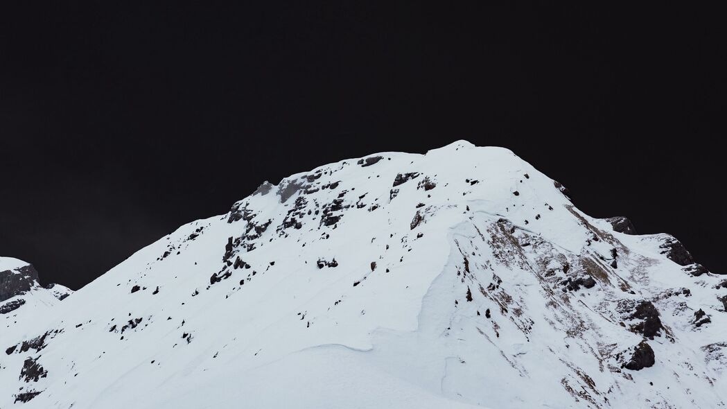 冬季山峰雪景高清4K壁纸，3840x2160超清风景图片下载