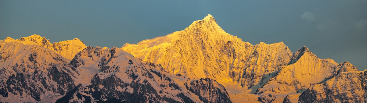日照金山·绝美日落 5120x1440超清4K桌面壁纸，高清下载