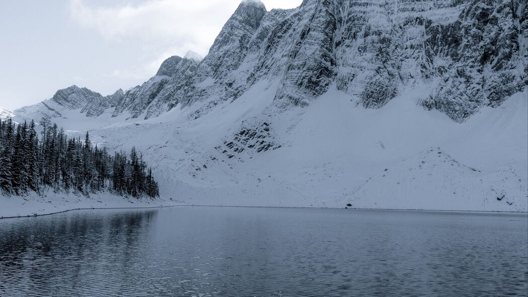 冬日湖山雪景，绝美4K风景壁纸，3840x2160高清下载