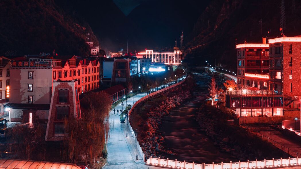 夜城鸟瞰，建筑物与灯光交织的深色4K高清壁纸（3840x2160）