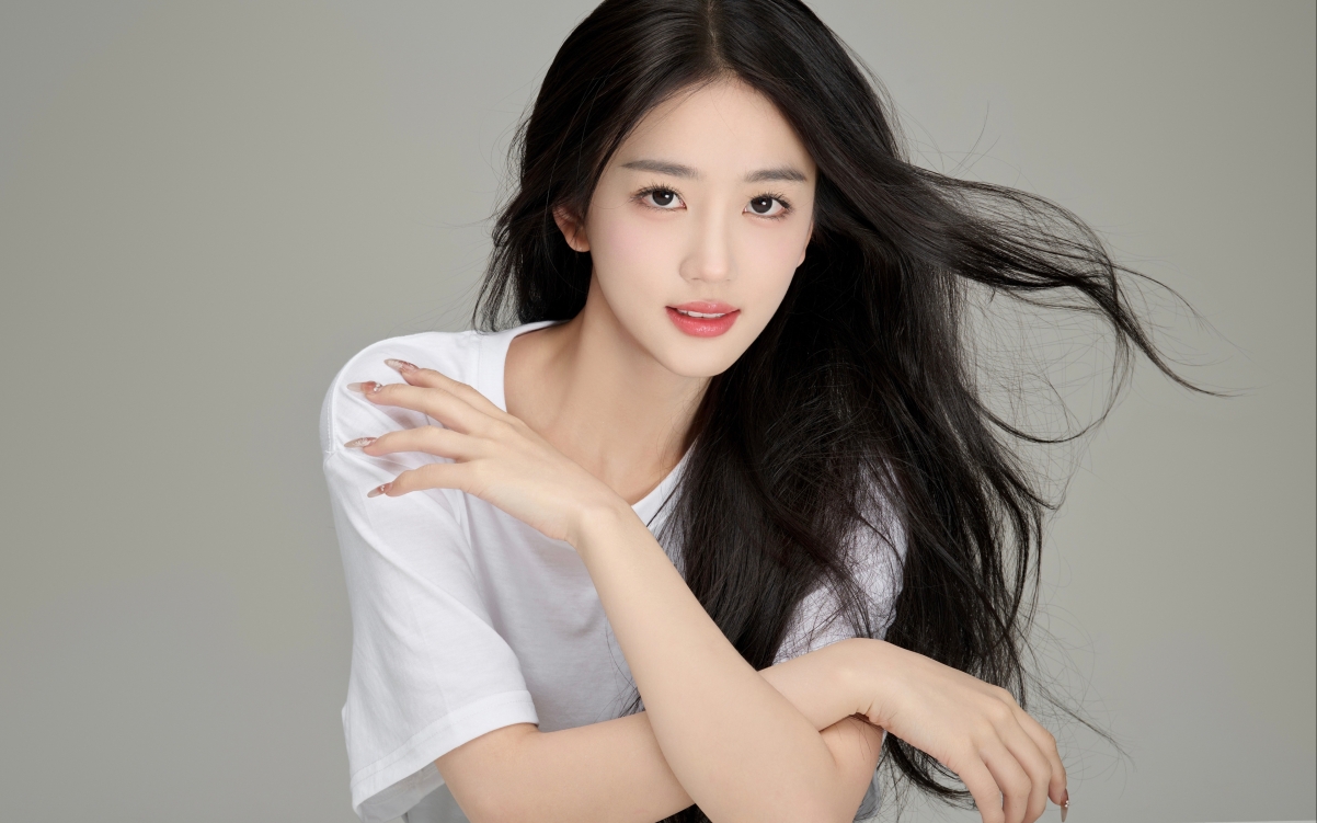 潘敏长发白衣美女惊艳4K壁纸 高清3840x2400下载