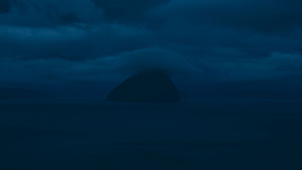 岩石海岸黄昏暗云美景，超清4K壁纸，3840x2160高清下载