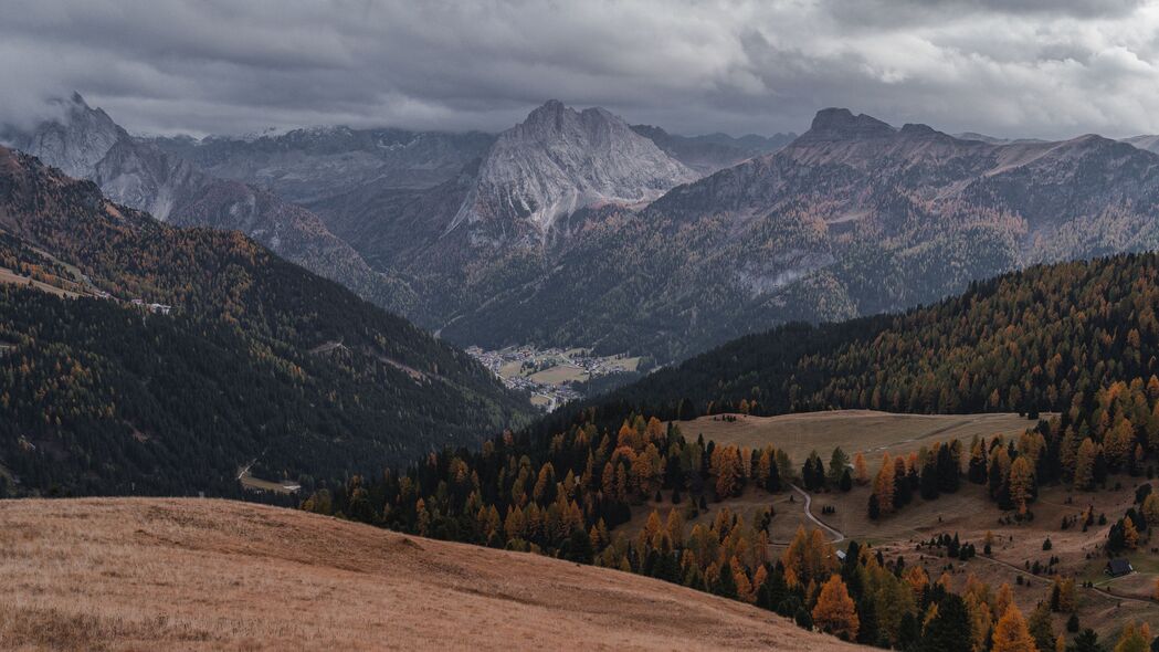 山脉斜坡森林美景，4K超高清3840x2160风景壁纸下载