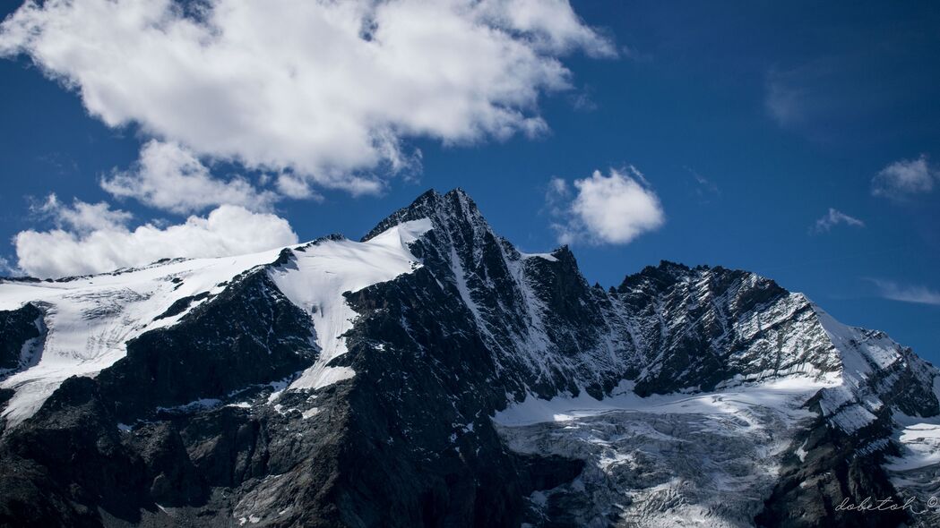 山峰云雾雪景4K超清壁纸，3840x2160高清风景图片下载