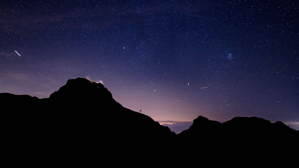 山脉之夜，黑暗星空下的璀璨星星，4K高清壁纸3840x2160下载